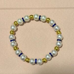 Pearl and Gold Bead Stretch Bracelet with Blue Accents